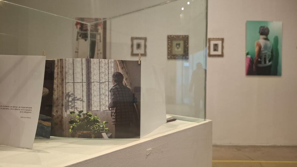 Fotografías, libros y mujeres en la muestra Liber Mundi