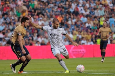 Porras de Gallos y Pumas garantizan paz en partido