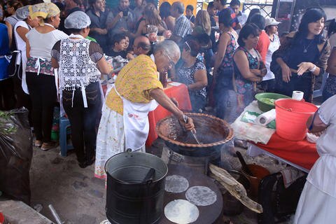 Seguirá demolición de parador gastronómico