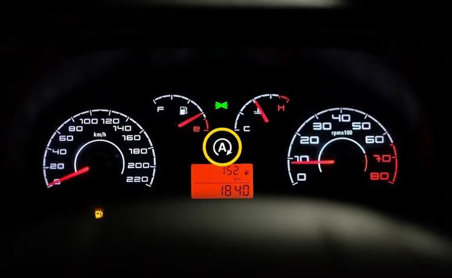 Qué significa el testigo de una A en el tablero de mi auto