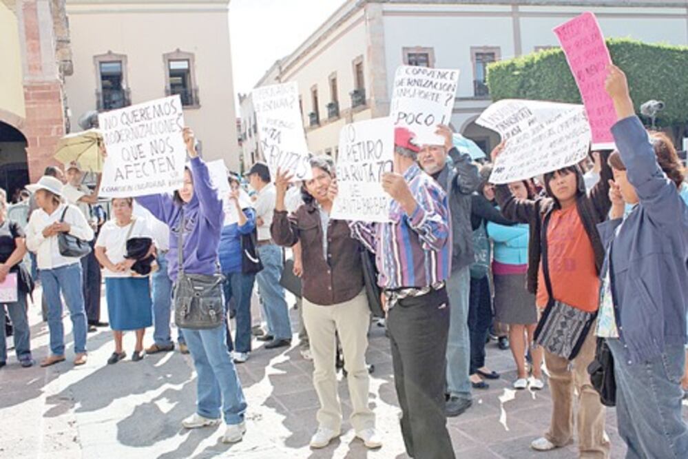 Colonos protestan por cambio de ruta