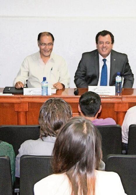 Ofrecen bienvenida a alumnos de maestría