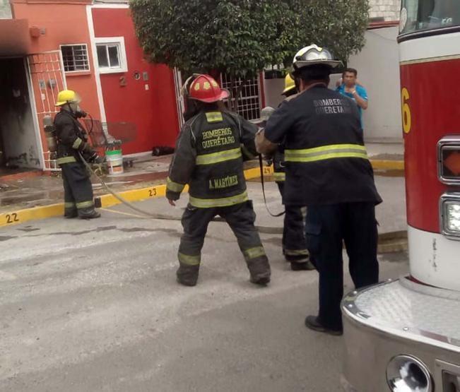 Sofocan incendio en la colonia La Pradera