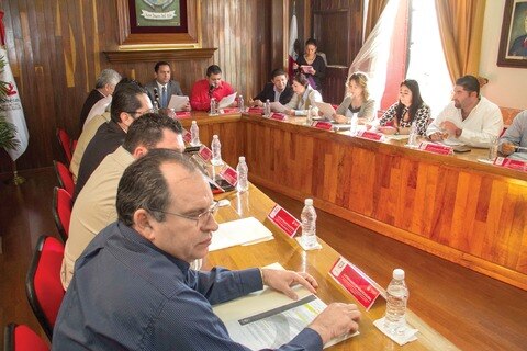 SJR avala reducción de 30% a salarios 