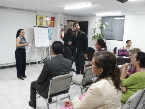 INE entrega reconocimientos