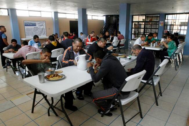 Van 14 anexos cerrados por no tener licencia