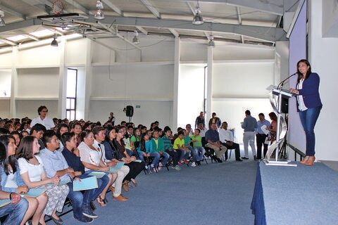 Concluyen cursos de idiomas en la UTSJR 