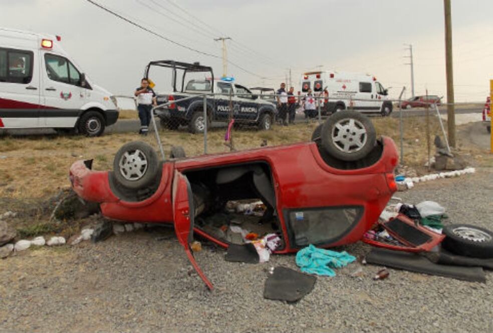 Dos lesionadas en volcadura 