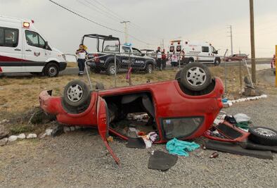 Dos lesionadas en volcadura