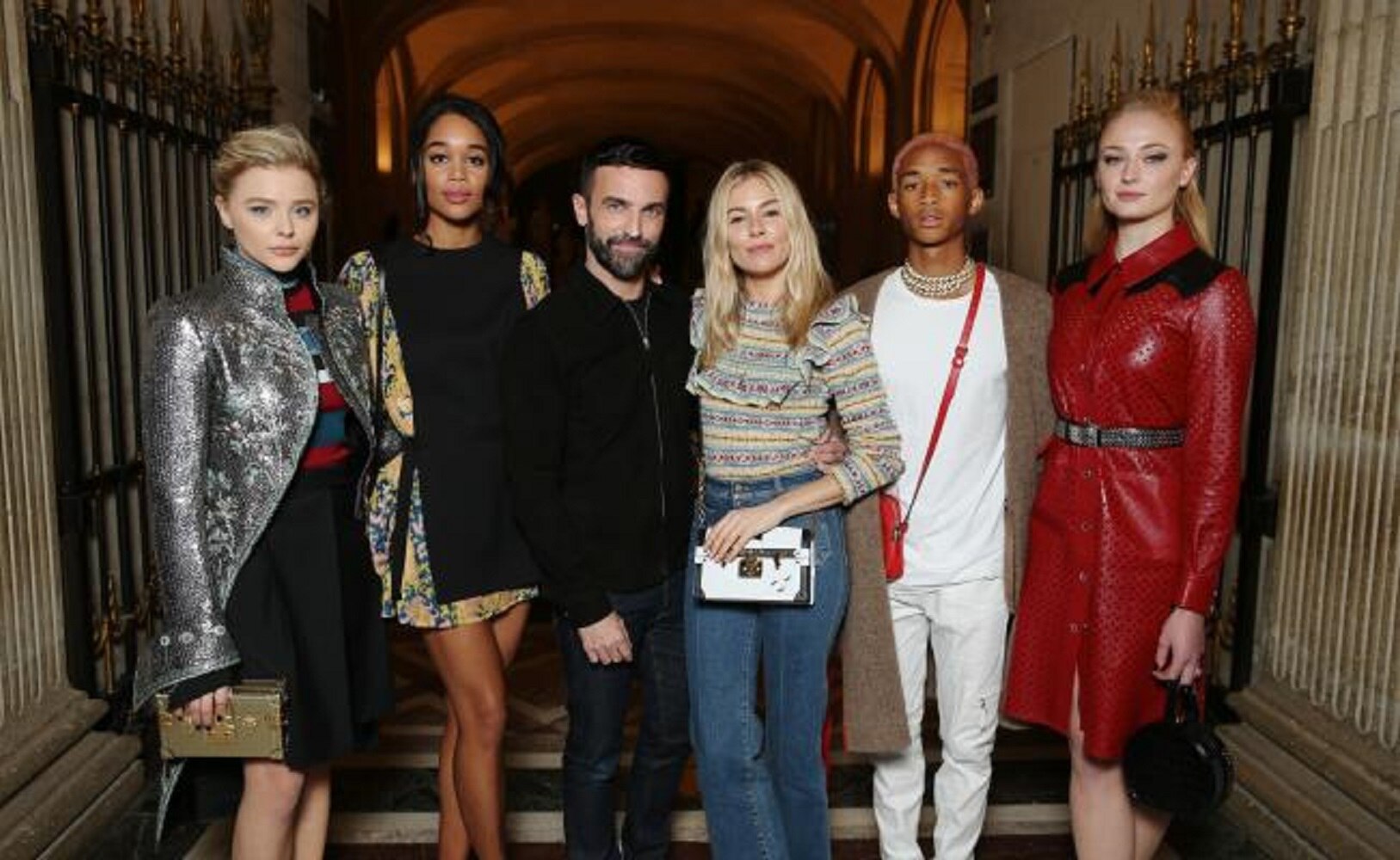 Emma Stone, Xavier Dolan y Sienna Miller asisten al desfile de Louis Vuitton en París