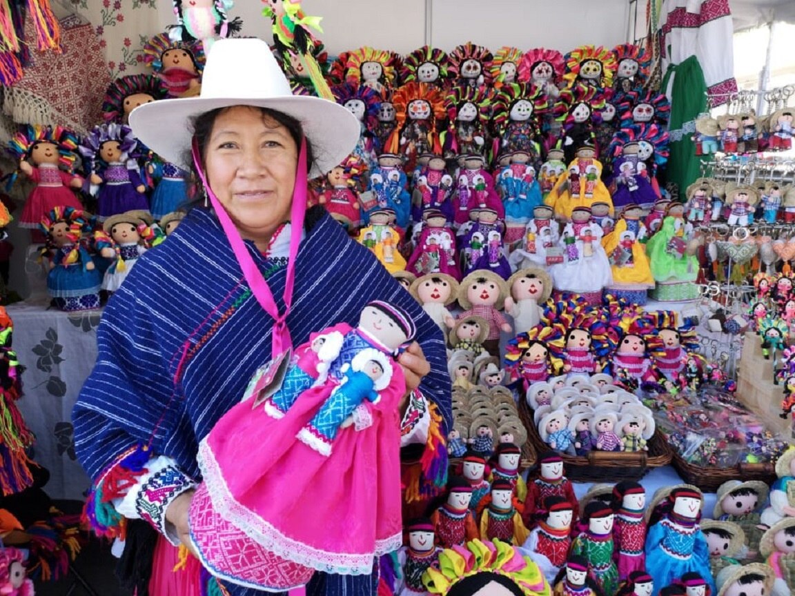 Feria de muñecas viste a Amealco