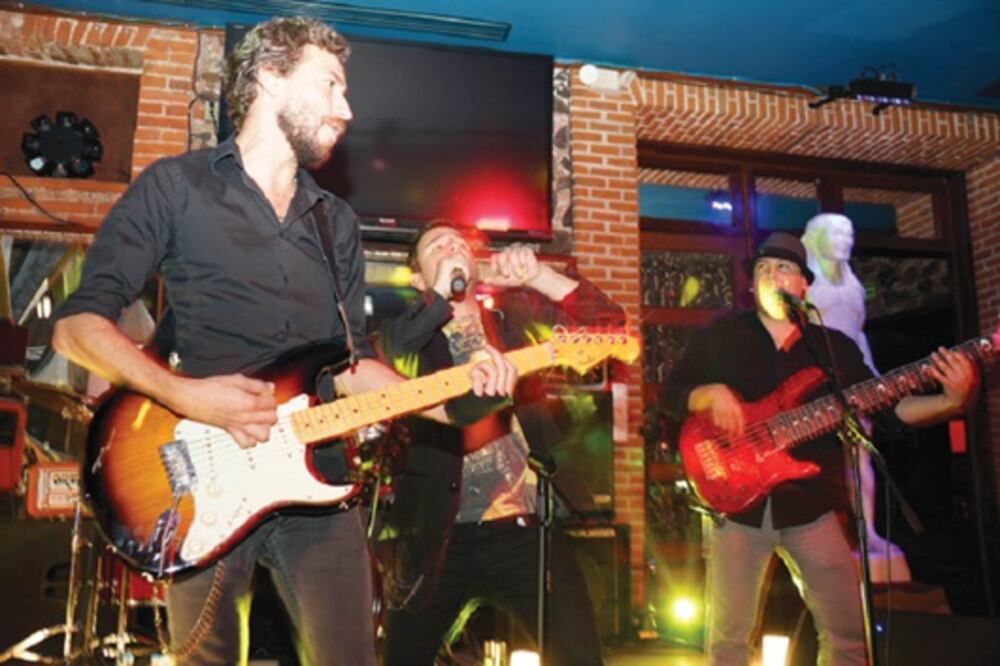 Supernova alista material propio