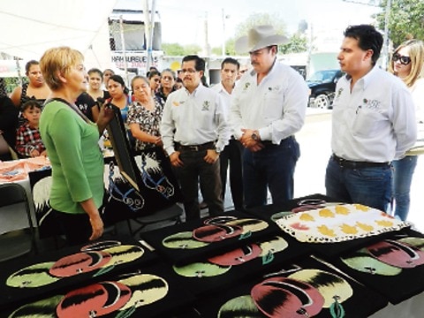 Entregan diplomas a mujeres de Bécate