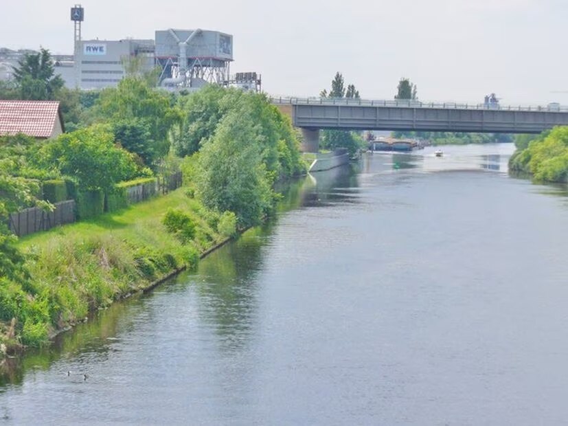 El cuerpo fue hallado por un transeúnte en el Canal Teltow en Adlershof Foto: Especial