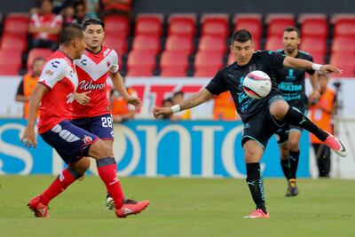 Saca Gallos empate a Tiburones Rojos
