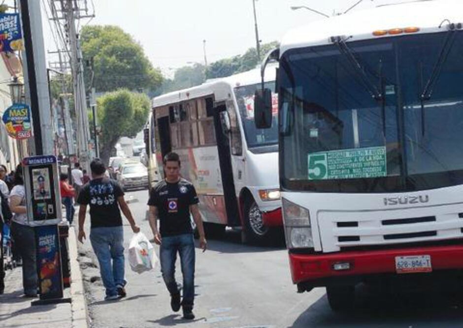 Descartan elevar tarifas de transporte público
