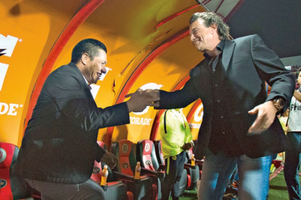 Xolos “guillotina” a Rubén Omar Romano