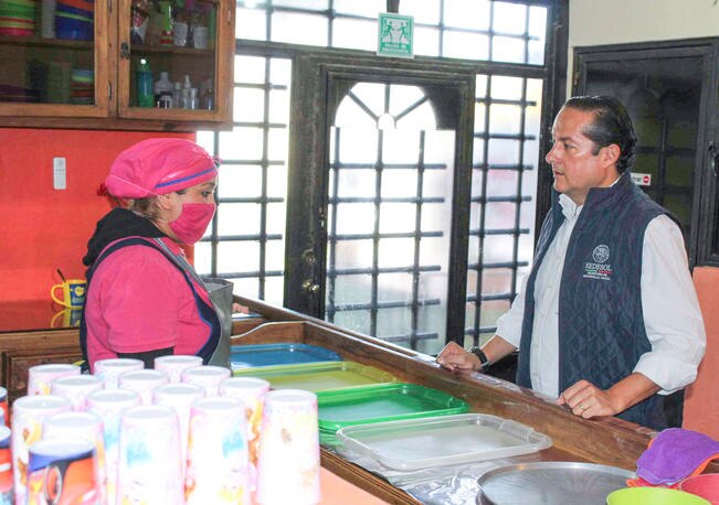 Ernesto Luque, titular de la Sedesol en el estado, visitó la estancia infantil Botitas, en Corregidora, y luego la estancia Dulce Princesa, en la capital (ESPECIAL)
