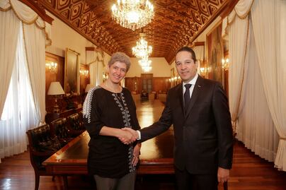 Recibe gobernador a la rectora electa de la UAQ