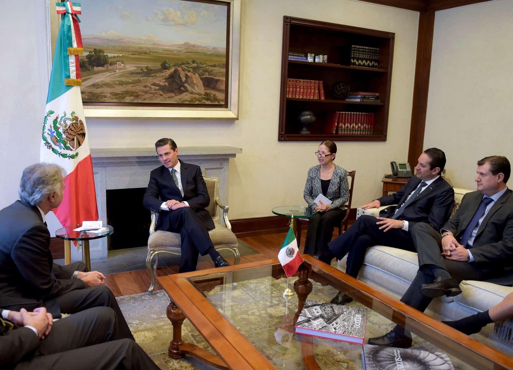 Francisco Domínguez  y EPN se reunieron en Los Pinos