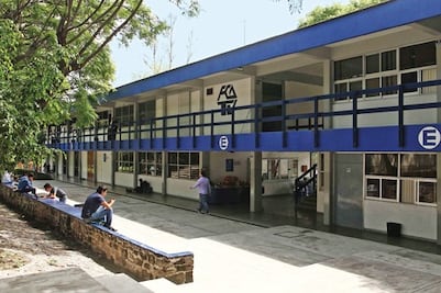 Sobreoferta de profesionistas causa desempleo 