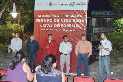 Delegaciones entregan seguro para madres