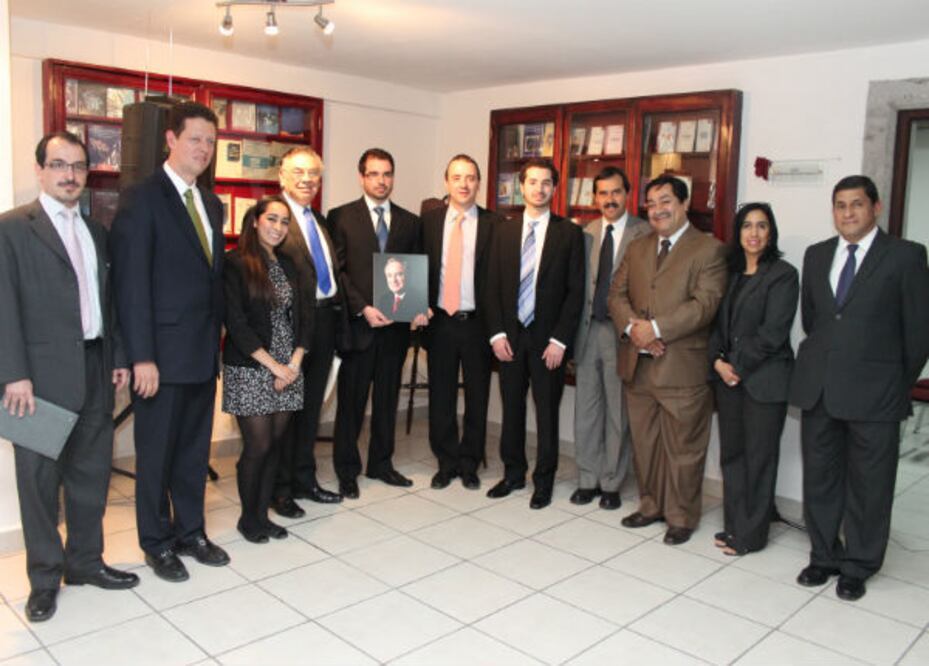 Develan placa “Mtro. Jacinto Faya Viesca”