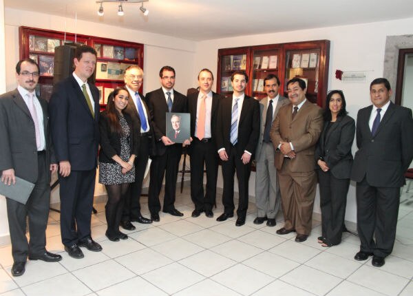 Develan placa “Mtro. Jacinto Faya Viesca”