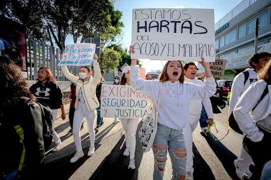 Universitarios exigen disculpa de la rectora