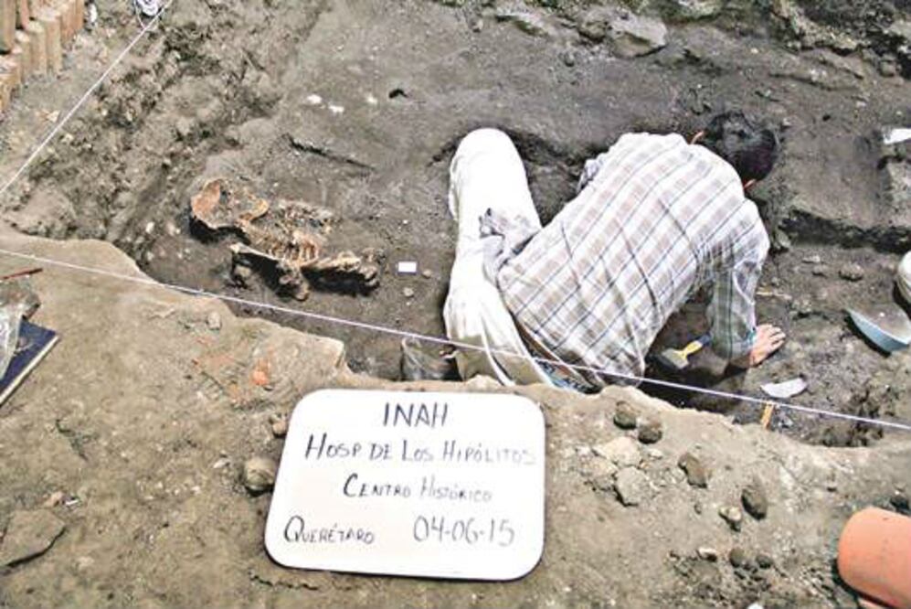 Estudian osamentas en capital