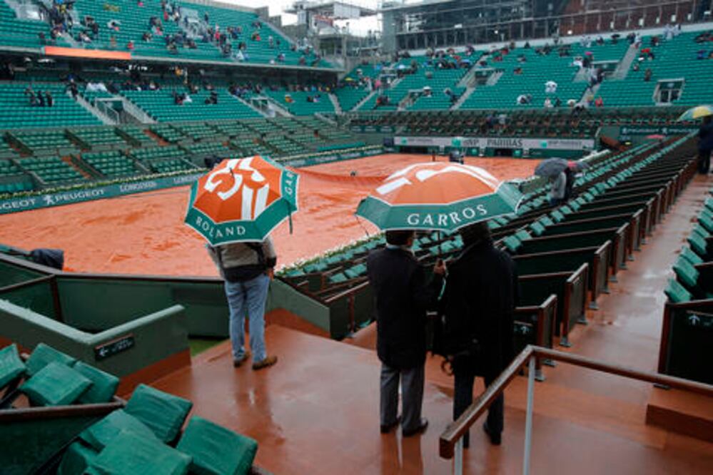 Lluvia obliga a suspender jornada en Roland Garros 