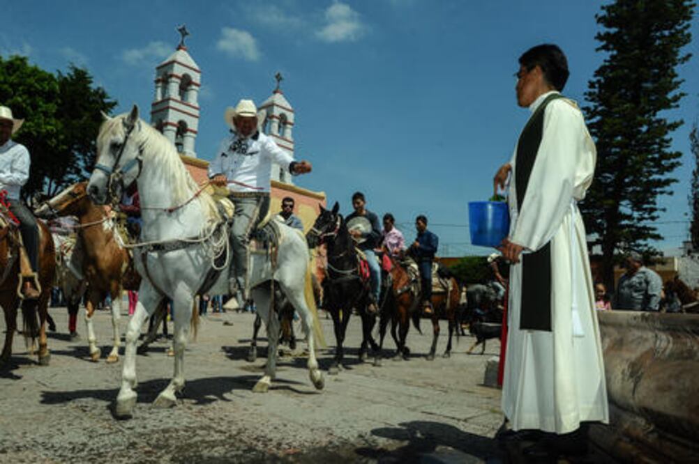 Realizan cabalgata de la amistad