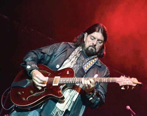 Parsons compensa con shows