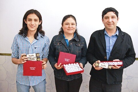 Elaboran chocolates exóticos