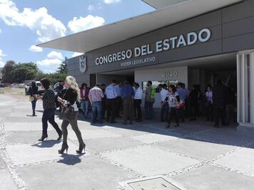 El sismo sorprende al personal del Congreso