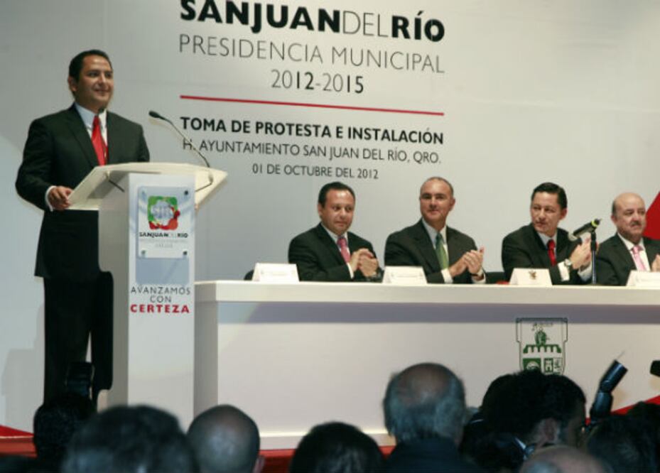 Acude gobernador a tomas de protestas