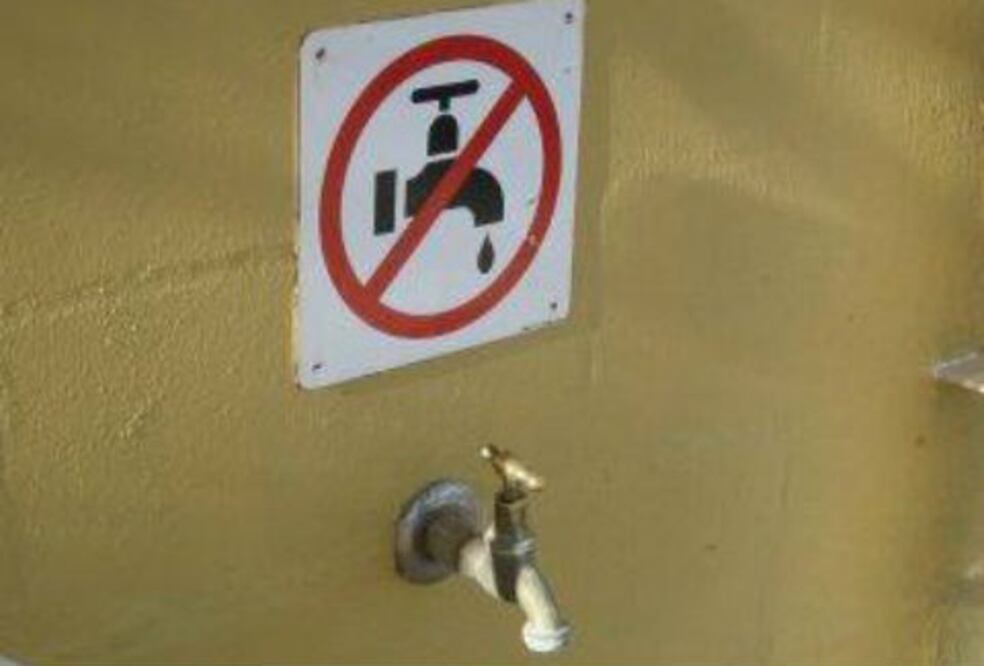 Sin agua escuela de Conafe