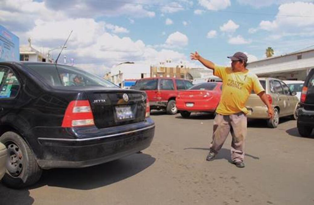 “Limpian” calles de franeleros