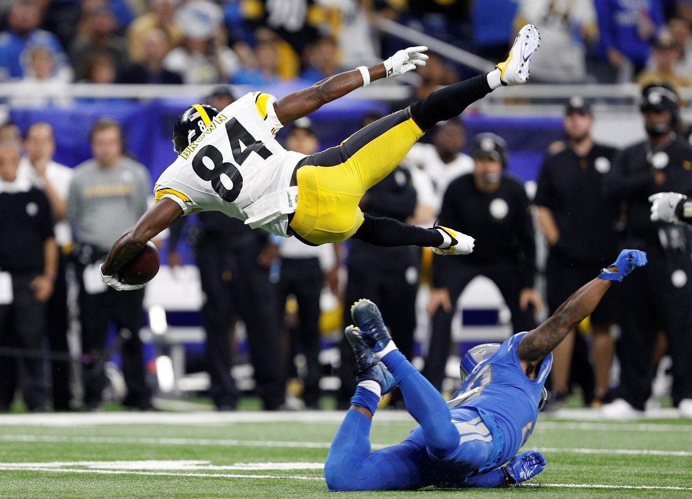 Titans vs Steelers, dos pesos completos, a escena