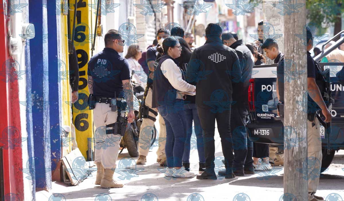 Fiscalía catea taller de motos y refaccionaría por homicidio de dos personas halladas en camioneta en el Centro Histórico de Querétaro
