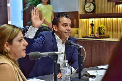 Urge Roberto Sosa a publicar convocatoria