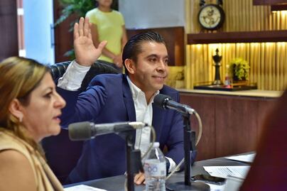 Urge Roberto Sosa a publicar convocatoria