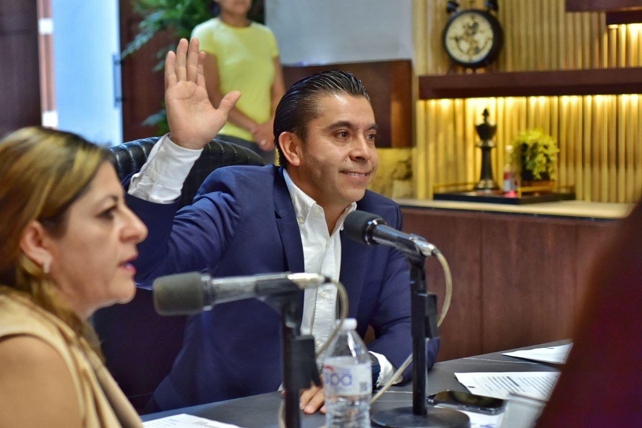 Urge Roberto Sosa a publicar convocatoria