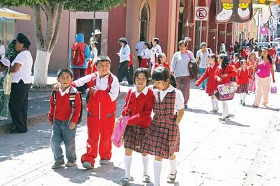 Escuelas abren con normalidad