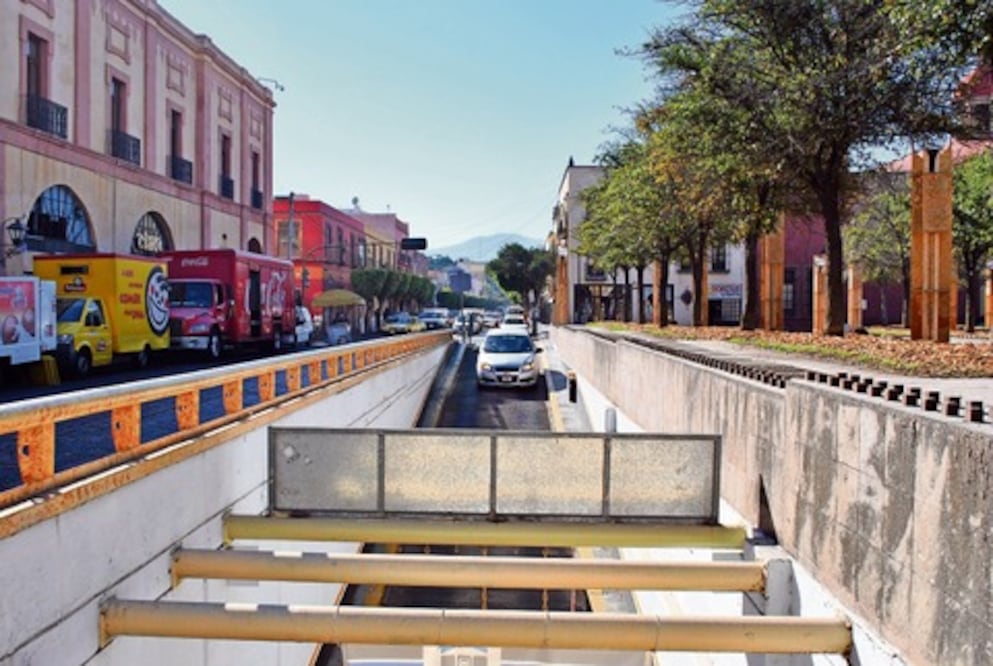 Planean regular cobro de estacionamientos