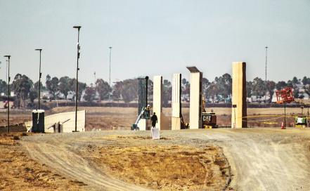 El muro de Trump toma forma; están listos cinco prototipos