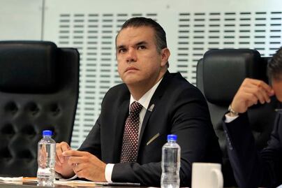 Morena pide quitar seguro a diputados