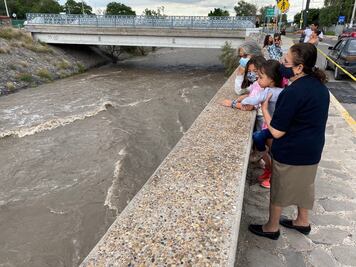 Río El Pueblito crece y se vuelve atracción
