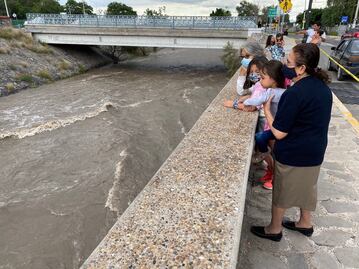 Río El Pueblito crece y se vuelve atracción