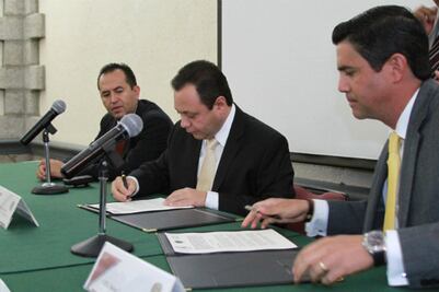 Firman convenio Congreso local y ESFE